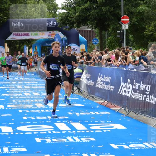 29.06.2025 - hella hamburg halbmarathon Zöllner http://msf.ph/oto/8181344 29.06.2025 10:31:56 Ziel 3935, 4698, 6619, 10927, 11929 meine-sportfotos.de