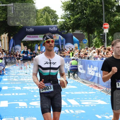 29.06.2025 - hella hamburg halbmarathon Zöllner http://msf.ph/oto/8181353 29.06.2025 10:40:24 Ziel 5803, 8370, 14699, 14924, 17245, 17916 meine-sportfotos.de
