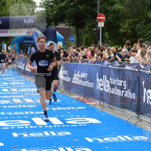 29.06.2025 - hella hamburg halbmarathon Zöllner http://msf.ph/oto/8181354 29.06.2025 10:31:57 Ziel 3935, 4698, 6619, 10927, 11199, 11929 meine-sportfotos.de