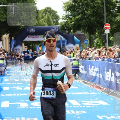29.06.2025 - hella hamburg halbmarathon Zöllner http://msf.ph/oto/8181370 29.06.2025 10:40:24 Ziel 5803, 8370, 14699, 14924, 17245, 17916 meine-sportfotos.de