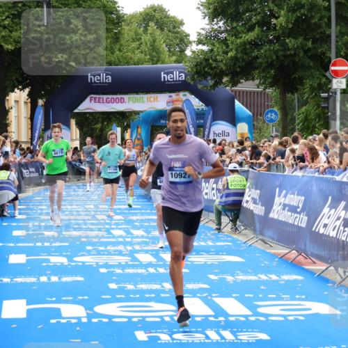 29.06.2025 - hella hamburg halbmarathon Zöllner http://msf.ph/oto/8181402 29.06.2025 10:32:00 Ziel 1407, 4129, 4698, 6619, 10927, 11199 meine-sportfotos.de