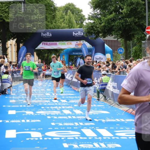 29.06.2025 - hella hamburg halbmarathon Zöllner http://msf.ph/oto/8181439 29.06.2025 10:32:01 Ziel 1407, 4129, 4698, 6619, 10927, 11199 meine-sportfotos.de