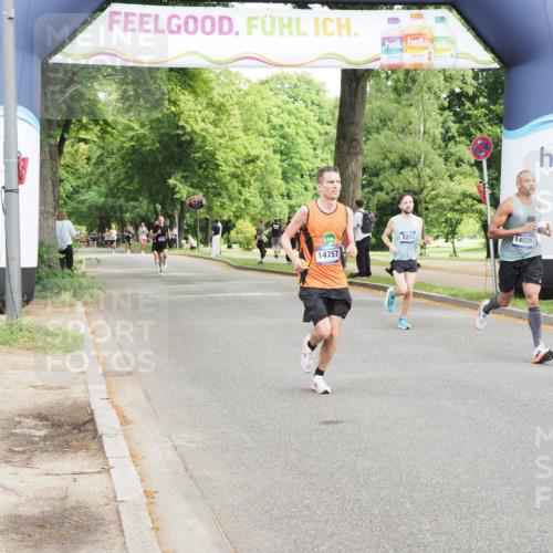 29.06.2025 - hella hamburg halbmarathon MichiJ http://msf.ph/oto/8181561 29.06.2025 10:17:19 Zwischen KM18-KM19 5344, 10848, 14757, 14828, 17893, 18037 meine-sportfotos.de