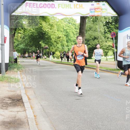 29.06.2025 - hella hamburg halbmarathon MichiJ http://msf.ph/oto/8181575 29.06.2025 10:17:20 Zwischen KM18-KM19 2203, 10848, 14757, 14828, 17893, 18037 meine-sportfotos.de