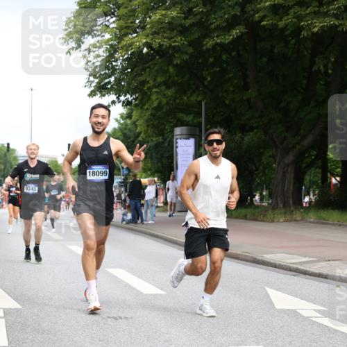29.06.2025 - hella hamburg halbmarathon Yannick Fuchs http://msf.ph/oto/8181649 29.06.2025 10:28:46 20KM 1396, 1743, 2228, 2243, 2879, 5193, 6305, 7901, 8312, 9345, 9376, 10865, 11019, 11227, 12595, 13066, 13493, 13494, 13618, 13771, 14289, 14310, 14448, 14549, 14784, 15500, 15887, 16148, 16243, 16724, 17191, 17489, 17751, 17877, 18099, 18906 meine-sportfotos.de