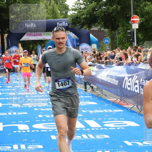29.06.2025 - hella hamburg halbmarathon Zöllner http://msf.ph/oto/8181670 29.06.2025 10:32:08 Ziel 1407, 1686, 11150, 11370, 15826, 16505, 16736 meine-sportfotos.de