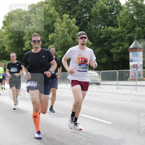 29.06.2025 - hella hamburg halbmarathon Jannik Wohlers http://msf.ph/oto/8181702 29.06.2025 10:23:01 Lombardsbrücke 1048, 1362, 2925, 4391, 4728, 4793, 5406, 6502, 7029, 7820, 8716, 8918, 8920, 9301, 10739, 11798, 11879, 12073, 12874, 14265, 14338, 14510, 14512, 14821, 15709, 16185, 16251, 16558, 17013, 17099, 17199, 17207, 17299, 17719, 18070, 18071, 18089, 18332, 18402, 18818 meine-sportfotos.de