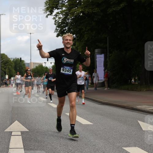 29.06.2025 - hella hamburg halbmarathon Yannick Fuchs http://msf.ph/oto/8181749 29.06.2025 10:28:47 20KM 1396, 1743, 2228, 2243, 2879, 3005, 5193, 6305, 7901, 8312, 9345, 9376, 10865, 11019, 11227, 12595, 13066, 13493, 13494, 13618, 13771, 14310, 14448, 14549, 14784, 15500, 15887, 16148, 16243, 16724, 17191, 17489, 17751, 17877, 18099, 18906 meine-sportfotos.de