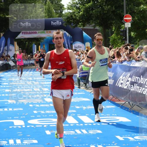 29.06.2025 - hella hamburg halbmarathon Zöllner http://msf.ph/oto/8181774 29.06.2025 10:32:16 Ziel 1894, 7272, 10876, 15826, 16736 meine-sportfotos.de