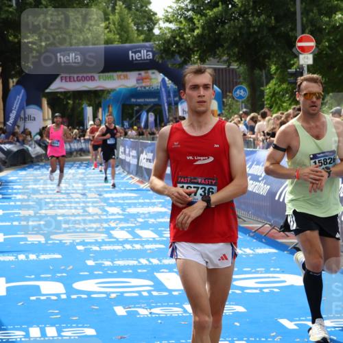29.06.2025 - hella hamburg halbmarathon Zöllner http://msf.ph/oto/8181786 29.06.2025 10:32:16 Ziel 1894, 7272, 10876, 15826, 16736 meine-sportfotos.de