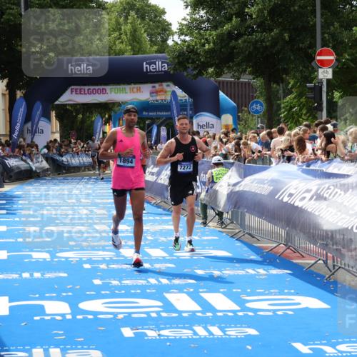 29.06.2025 - hella hamburg halbmarathon Zöllner http://msf.ph/oto/8181806 29.06.2025 10:32:20 Ziel 1894, 7272, 10876, 16065 meine-sportfotos.de