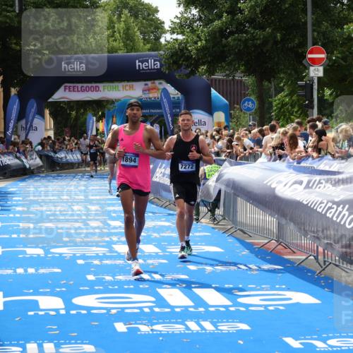 29.06.2025 - hella hamburg halbmarathon Zöllner http://msf.ph/oto/8181815 29.06.2025 10:32:20 Ziel 1894, 7272, 10876, 16065 meine-sportfotos.de