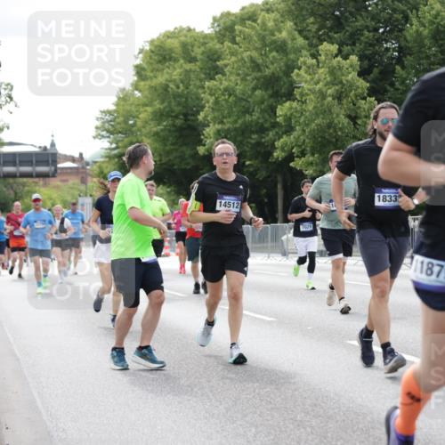 29.06.2025 - hella hamburg halbmarathon Jannik Wohlers http://msf.ph/oto/8181830 29.06.2025 10:23:02 Lombardsbrücke 1048, 1362, 2925, 4391, 4728, 5406, 6502, 7029, 7820, 8716, 8918, 8920, 9301, 10739, 11798, 11879, 12073, 12874, 14265, 14338, 14510, 14512, 14821, 15709, 16185, 16251, 17013, 17199, 17207, 17299, 17719, 18070, 18071, 18089, 18332, 18402, 18818 meine-sportfotos.de