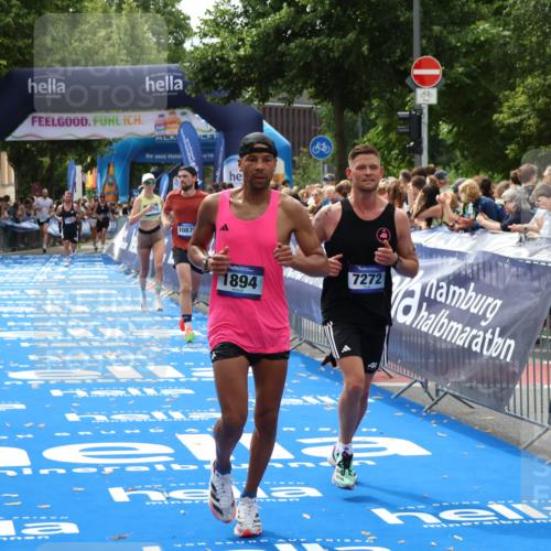 29.06.2025 - hella hamburg halbmarathon Zöllner http://msf.ph/oto/8181862 29.06.2025 10:32:21 Ziel 1894, 7272, 10876, 16065 meine-sportfotos.de