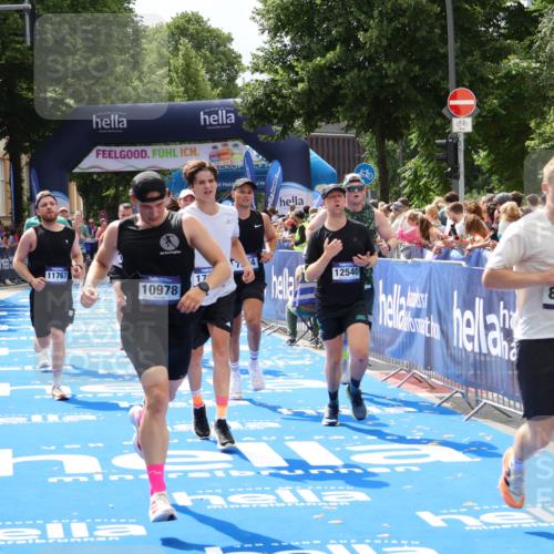 29.06.2025 - hella hamburg halbmarathon Zöllner http://msf.ph/oto/8181869 29.06.2025 10:40:37 Ziel 1912, 7284, 8966, 10978, 11767, 12365, 12540, 15015, 15164, 15542, 17214, 17724, 18192 meine-sportfotos.de