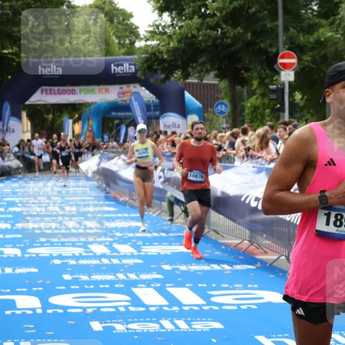 29.06.2025 - hella hamburg halbmarathon Zöllner http://msf.ph/oto/8181871 29.06.2025 10:32:22 Ziel 1894, 7272, 10484, 10876, 16065 meine-sportfotos.de