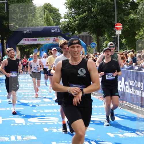 29.06.2025 - hella hamburg halbmarathon Zöllner http://msf.ph/oto/8181902 29.06.2025 10:40:38 Ziel 1912, 4843, 7284, 8966, 10978, 11767, 12365, 12540, 12865, 14820, 15015, 15164, 15542, 17214, 17724, 18192, 18399 meine-sportfotos.de
