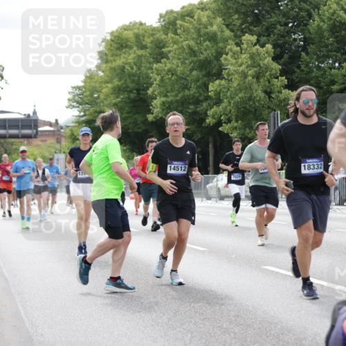 29.06.2025 - hella hamburg halbmarathon Jannik Wohlers http://msf.ph/oto/8181917 29.06.2025 10:23:02 Lombardsbrücke 1048, 1362, 2925, 4391, 4728, 5406, 6502, 7029, 7820, 8716, 8918, 8920, 9301, 10739, 11798, 11879, 12073, 12874, 14265, 14338, 14510, 14512, 14821, 15709, 16185, 16251, 17013, 17199, 17207, 17299, 17719, 18070, 18071, 18089, 18332, 18402, 18818 meine-sportfotos.de