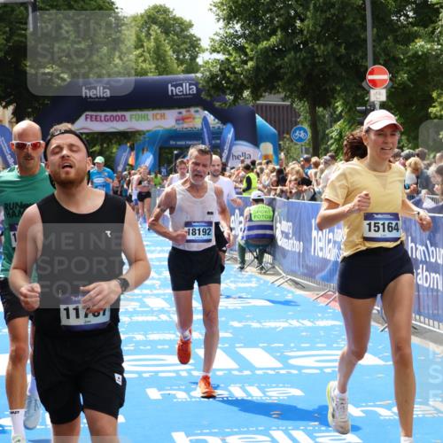 29.06.2025 - hella hamburg halbmarathon Zöllner http://msf.ph/oto/8181989 29.06.2025 10:40:40 Ziel 1912, 2324, 2714, 4843, 11767, 12365, 12865, 14272, 14820, 15015, 15164, 15493, 15542, 16599, 17724, 18192, 18399 meine-sportfotos.de