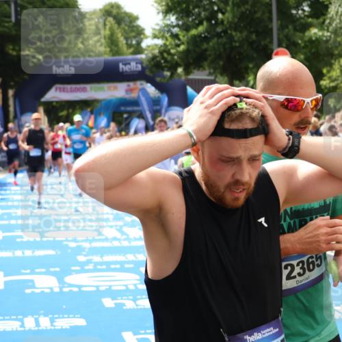 29.06.2025 - hella hamburg halbmarathon Zöllner http://msf.ph/oto/8182050 29.06.2025 10:40:41 Ziel 1912, 2324, 2714, 4843, 7622, 9294, 12365, 12865, 14272, 14820, 15015, 15493, 15542, 16599, 17724, 18192, 18399 meine-sportfotos.de