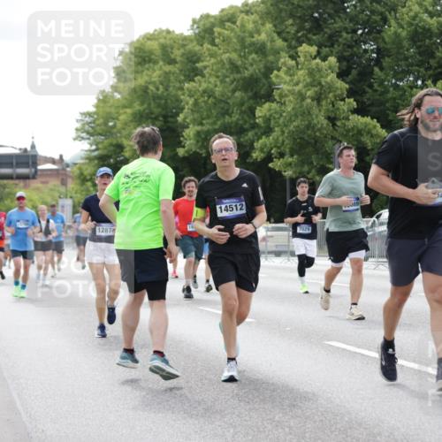 29.06.2025 - hella hamburg halbmarathon Jannik Wohlers http://msf.ph/oto/8182086 29.06.2025 10:23:03 Lombardsbrücke 1048, 1362, 2925, 4391, 4728, 5406, 6502, 7029, 7820, 8716, 10739, 11798, 11879, 12073, 12874, 14265, 14510, 14512, 14821, 15709, 16185, 16251, 17013, 17199, 17207, 17719, 18070, 18071, 18089, 18332, 18402, 18818, 18865 meine-sportfotos.de
