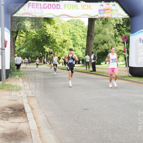 29.06.2025 - hella hamburg halbmarathon MichiJ http://msf.ph/oto/8182205 29.06.2025 10:17:30 Zwischen KM18-KM19 1577, 9804, 13941, 13956, 19114 meine-sportfotos.de