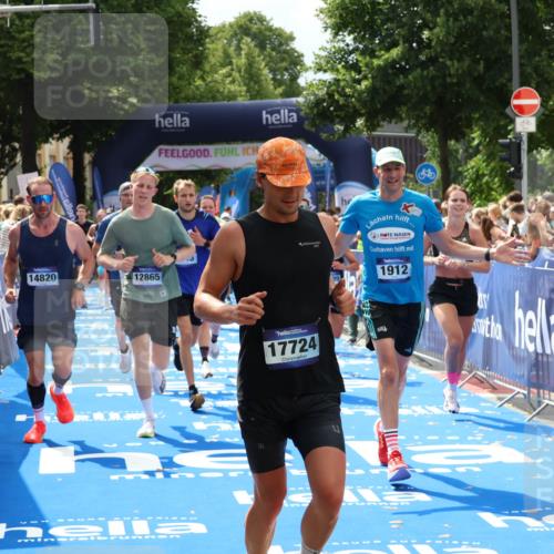 29.06.2025 - hella hamburg halbmarathon Zöllner http://msf.ph/oto/8182219 29.06.2025 10:40:45 Ziel 1882, 1912, 2324, 2714, 2750, 4634, 4843, 4889, 5014, 5026, 5745, 7080, 7622, 8074, 8629, 9294, 10900, 12865, 14092, 14272, 14820, 15351, 15493, 15542, 16201, 16249, 16599, 17486, 17724, 18399 meine-sportfotos.de