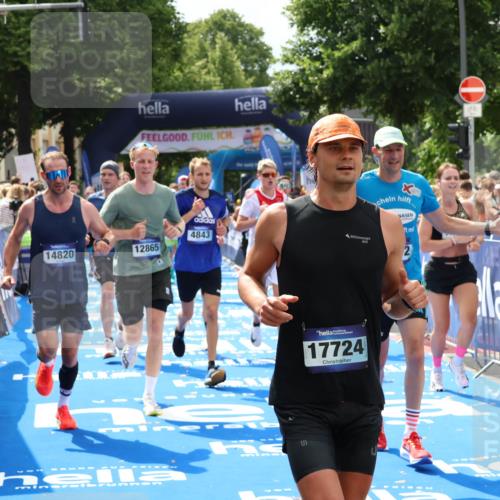 29.06.2025 - hella hamburg halbmarathon Zöllner http://msf.ph/oto/8182230 29.06.2025 10:40:45 Ziel 1882, 1912, 2324, 2714, 2750, 4634, 4843, 4889, 5014, 5026, 5745, 7080, 7622, 8074, 8629, 9294, 10900, 12865, 14092, 14272, 14820, 15351, 15493, 15542, 16201, 16249, 16599, 17486, 17724, 18399 meine-sportfotos.de