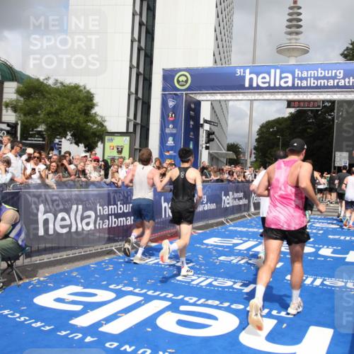 29.06.2025 - hella hamburg halbmarathon Michael Strokosch http://msf.ph/oto/8182246 29.06.2025 10:41:20 Ziel 3332, 4205, 4303, 5387, 6901, 8122, 9711, 10375, 12434, 12895, 13876, 17834, 18764 meine-sportfotos.de