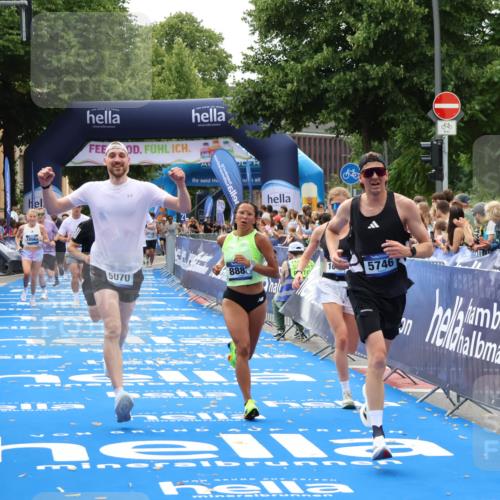 29.06.2025 - hella hamburg halbmarathon Zöllner http://msf.ph/oto/8182256 29.06.2025 10:32:33 Ziel 1707, 5070, 5746, 7845, 8883, 11745, 11877, 13199, 16957, 18135, 18562, 18563 meine-sportfotos.de