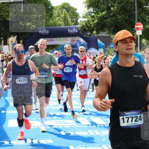 29.06.2025 - hella hamburg halbmarathon Zöllner http://msf.ph/oto/8182258 29.06.2025 10:40:46 Ziel 1882, 1912, 2324, 2714, 2750, 4634, 4843, 4889, 5014, 5026, 5745, 7080, 7622, 8074, 8629, 9294, 10900, 11959, 12865, 14092, 14272, 14820, 15351, 15493, 16201, 16249, 16599, 17486, 18399 meine-sportfotos.de