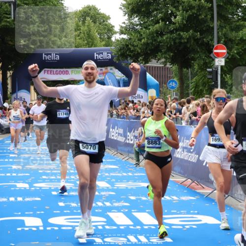 29.06.2025 - hella hamburg halbmarathon Zöllner http://msf.ph/oto/8182286 29.06.2025 10:32:34 Ziel 1707, 5070, 5746, 8883, 11745, 11877, 13199, 16957, 18135, 18562, 18563 meine-sportfotos.de