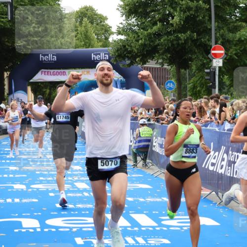 29.06.2025 - hella hamburg halbmarathon Zöllner http://msf.ph/oto/8182295 29.06.2025 10:32:34 Ziel 1707, 5070, 5746, 8883, 11745, 11877, 13199, 16957, 18135, 18562, 18563 meine-sportfotos.de