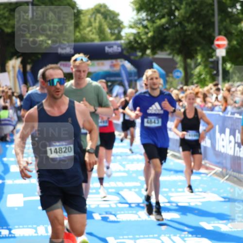 29.06.2025 - hella hamburg halbmarathon Zöllner http://msf.ph/oto/8182299 29.06.2025 10:40:46 Ziel 1882, 1912, 2324, 2714, 2750, 4634, 4843, 4889, 5014, 5026, 5745, 7080, 7622, 8074, 8629, 9294, 10900, 11959, 12865, 14092, 14272, 14820, 15351, 15493, 16201, 16249, 16599, 17486, 18399 meine-sportfotos.de