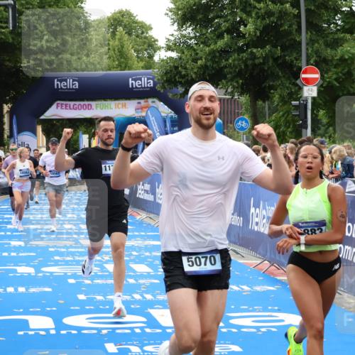 29.06.2025 - hella hamburg halbmarathon Zöllner http://msf.ph/oto/8182302 29.06.2025 10:32:34 Ziel 1707, 5070, 5746, 8883, 11745, 11877, 13199, 16957, 18135, 18562, 18563 meine-sportfotos.de