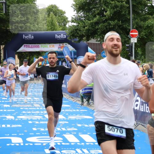 29.06.2025 - hella hamburg halbmarathon Zöllner http://msf.ph/oto/8182311 29.06.2025 10:32:35 Ziel 1707, 5070, 8883, 11745, 11877, 13199, 14293, 14908, 16957, 18135, 18562, 18563 meine-sportfotos.de