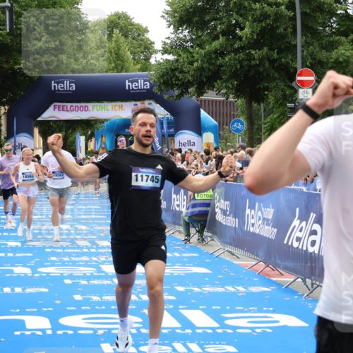 29.06.2025 - hella hamburg halbmarathon Zöllner http://msf.ph/oto/8182331 29.06.2025 10:32:35 Ziel 1707, 5070, 8883, 11745, 11877, 13199, 14293, 14908, 16957, 18135, 18562, 18563 meine-sportfotos.de