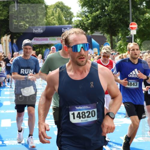29.06.2025 - hella hamburg halbmarathon Zöllner http://msf.ph/oto/8182345 29.06.2025 10:40:47 Ziel 1882, 2324, 2714, 2750, 4634, 4843, 4889, 5014, 5026, 5745, 7080, 7622, 8074, 8629, 9294, 10900, 11959, 12865, 14092, 14272, 14820, 15351, 15493, 16201, 16249, 16599, 17486, 18399 meine-sportfotos.de