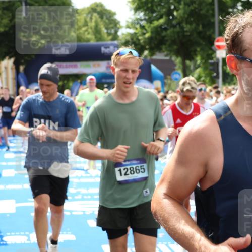 29.06.2025 - hella hamburg halbmarathon Zöllner http://msf.ph/oto/8182356 29.06.2025 10:40:47 Ziel 1882, 2324, 2714, 2750, 4634, 4843, 4889, 5014, 5026, 5745, 7080, 7622, 8074, 8629, 9294, 10900, 11959, 12865, 14092, 14272, 14820, 15351, 15493, 16201, 16249, 16599, 17486, 18399 meine-sportfotos.de