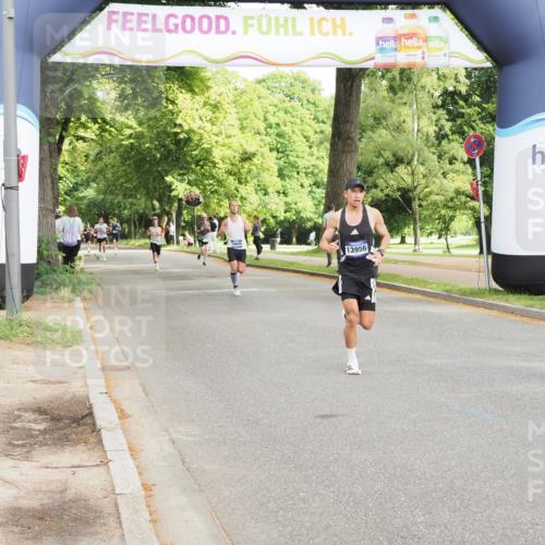 29.06.2025 - hella hamburg halbmarathon MichiJ http://msf.ph/oto/8182380 29.06.2025 10:17:31 Zwischen KM18-KM19 1577, 9804, 13941, 13956, 19114 meine-sportfotos.de