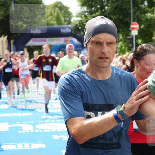 29.06.2025 - hella hamburg halbmarathon Zöllner http://msf.ph/oto/8182409 29.06.2025 10:40:49 Ziel 1631, 1882, 2714, 2750, 4634, 4889, 5014, 5026, 5745, 6429, 7080, 7109, 7622, 8074, 8629, 9294, 9979, 10900, 11959, 14092, 15351, 16201, 16249, 17486 meine-sportfotos.de