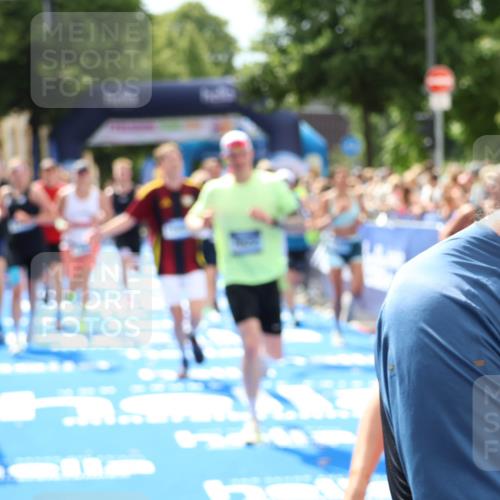 29.06.2025 - hella hamburg halbmarathon Zöllner http://msf.ph/oto/8182427 29.06.2025 10:40:49 Ziel 1631, 1882, 2714, 2750, 4634, 4889, 5014, 5026, 5745, 6429, 7080, 7109, 7622, 8074, 8629, 9294, 9979, 10900, 11959, 14092, 15351, 16201, 16249, 17486 meine-sportfotos.de