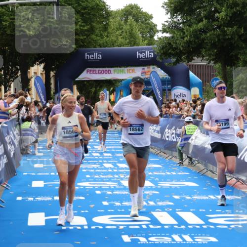 29.06.2025 - hella hamburg halbmarathon Zöllner http://msf.ph/oto/8182433 29.06.2025 10:32:38 Ziel 1707, 1990, 11877, 13199, 14293, 14908, 16619, 18135, 18562, 18563 meine-sportfotos.de