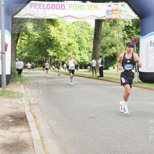 29.06.2025 - hella hamburg halbmarathon MichiJ http://msf.ph/oto/8182442 29.06.2025 10:17:31 Zwischen KM18-KM19 1577, 9804, 13941, 13956, 19114 meine-sportfotos.de