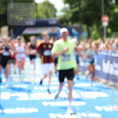 29.06.2025 - hella hamburg halbmarathon Zöllner http://msf.ph/oto/8182448 29.06.2025 10:40:49 Ziel 1631, 1882, 2714, 2750, 4634, 4889, 5014, 5026, 5745, 6429, 7080, 7109, 7622, 8074, 8629, 9294, 9979, 10900, 11959, 14092, 15351, 16201, 16249, 17486 meine-sportfotos.de