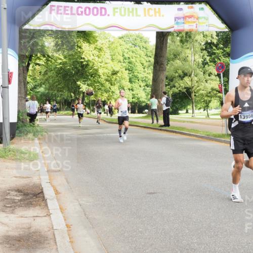 29.06.2025 - hella hamburg halbmarathon MichiJ http://msf.ph/oto/8182477 29.06.2025 10:17:32 Zwischen KM18-KM19 1577, 9804, 13941, 13956, 19114 meine-sportfotos.de
