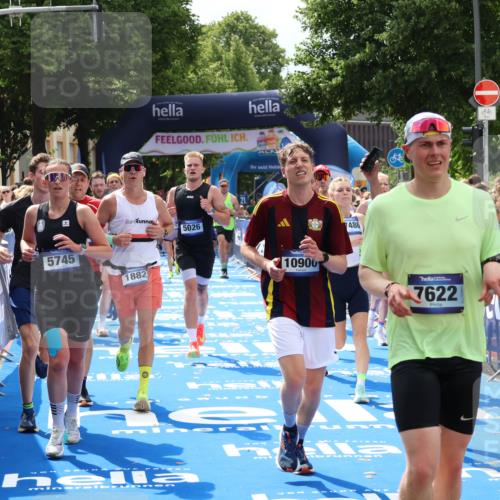 29.06.2025 - hella hamburg halbmarathon Zöllner http://msf.ph/oto/8182486 29.06.2025 10:40:50 Ziel 1631, 1882, 2750, 4634, 4889, 5014, 5026, 5745, 6429, 7080, 7109, 7378, 7622, 8074, 8629, 9294, 9979, 10369, 10900, 11959, 14092, 15351, 16201, 16249, 17486 meine-sportfotos.de