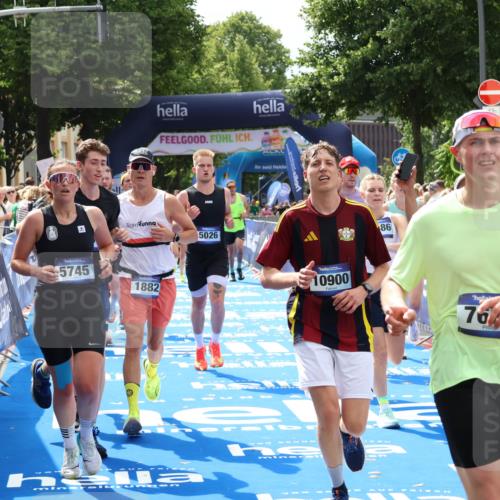 29.06.2025 - hella hamburg halbmarathon Zöllner http://msf.ph/oto/8182499 29.06.2025 10:40:51 Ziel 1631, 1882, 2750, 4634, 4889, 5014, 5026, 5745, 6429, 7080, 7109, 7378, 8074, 8629, 9979, 10369, 10900, 11959, 14092, 14661, 15351, 16201, 16249, 17486 meine-sportfotos.de
