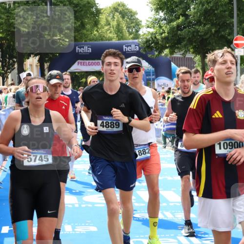 29.06.2025 - hella hamburg halbmarathon Zöllner http://msf.ph/oto/8182556 29.06.2025 10:40:52 Ziel 1631, 1882, 2750, 4634, 4889, 5014, 5026, 5745, 6429, 7080, 7109, 7378, 8074, 8629, 9547, 9979, 10369, 10934, 11959, 14092, 14661, 15351, 16201, 16249, 17486 meine-sportfotos.de