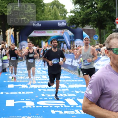 29.06.2025 - hella hamburg halbmarathon Zöllner http://msf.ph/oto/8182572 29.06.2025 10:32:41 Ziel 1707, 1990, 11877, 12987, 13961, 14293, 14908, 16619, 17117, 18135 meine-sportfotos.de